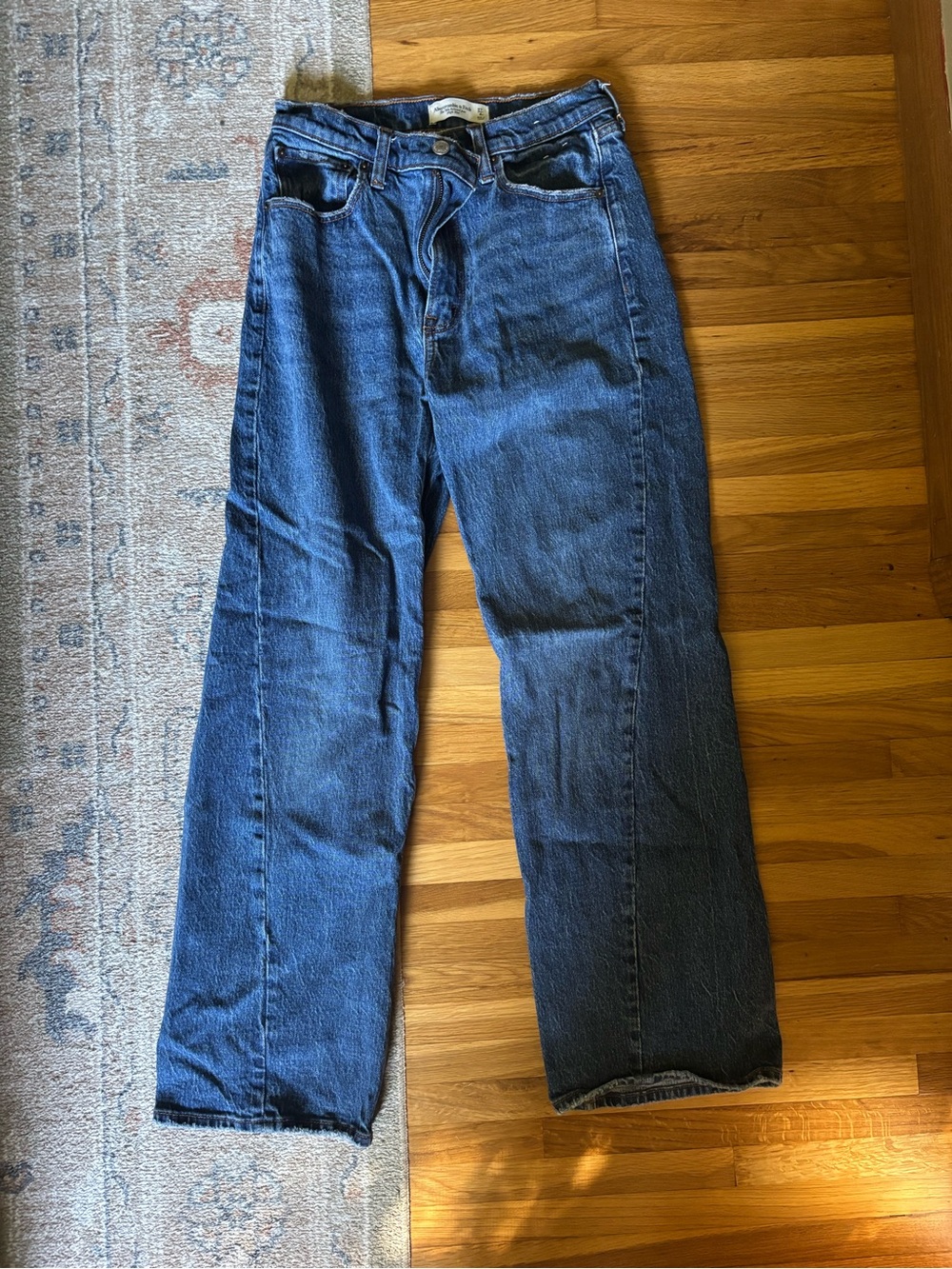 Abercrombie & Fitch 90’s Relaxed Jean High Rise Jean